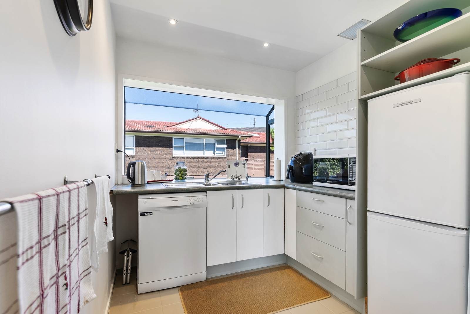 Your Dream Home Awaits in Browns Bay! — slide 14