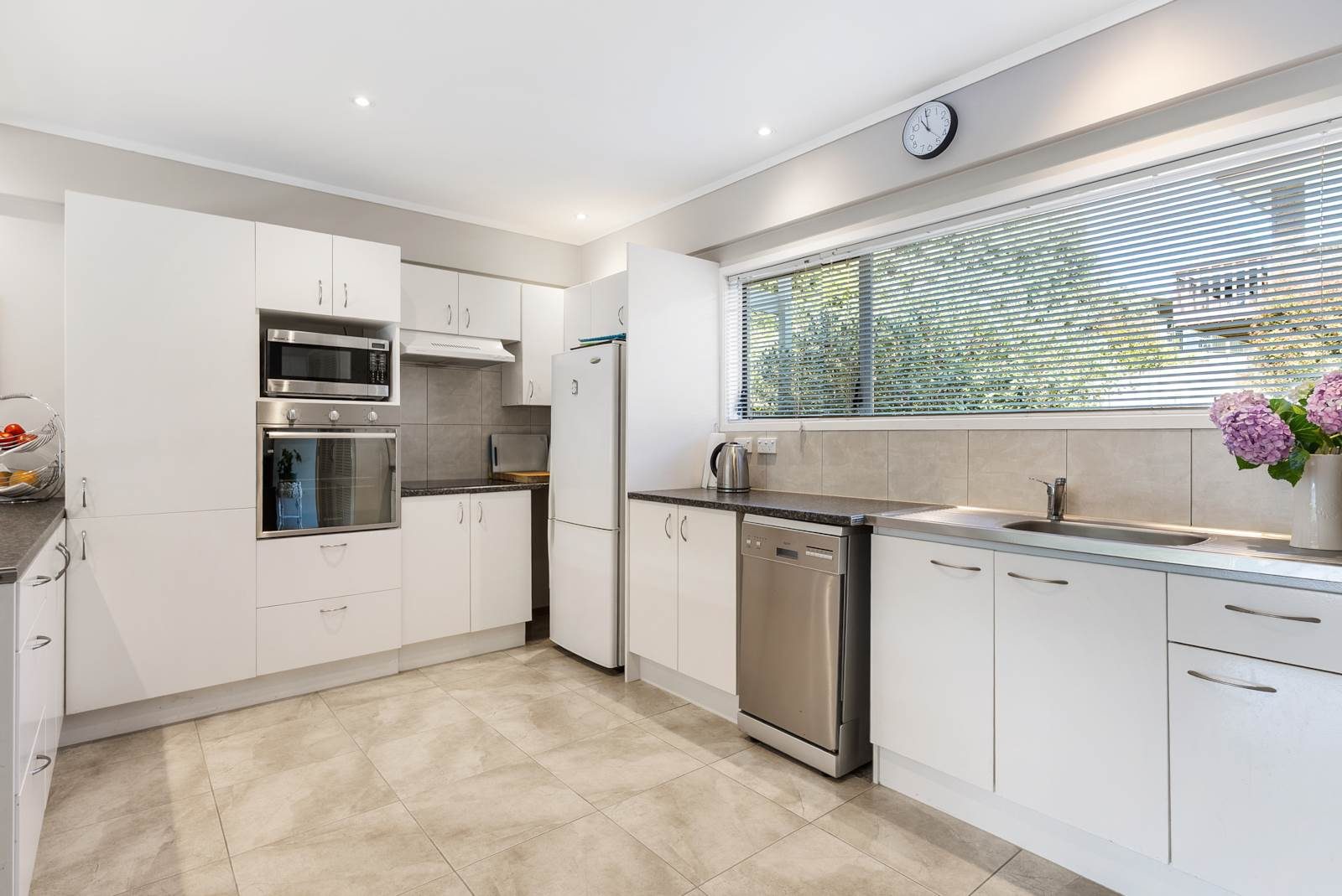 Your Dream Home Awaits in Browns Bay! — slide 7