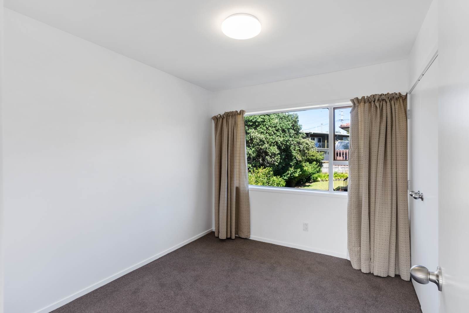 Your Dream Home Awaits in Browns Bay! — slide 25