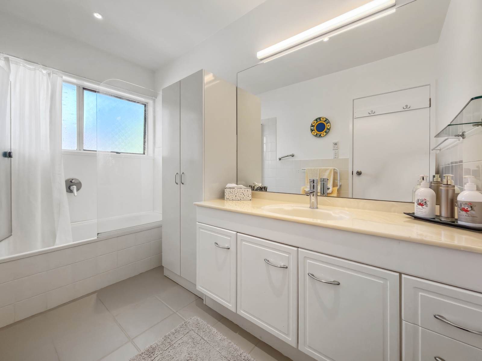 Your Dream Home Awaits in Browns Bay! — slide 17