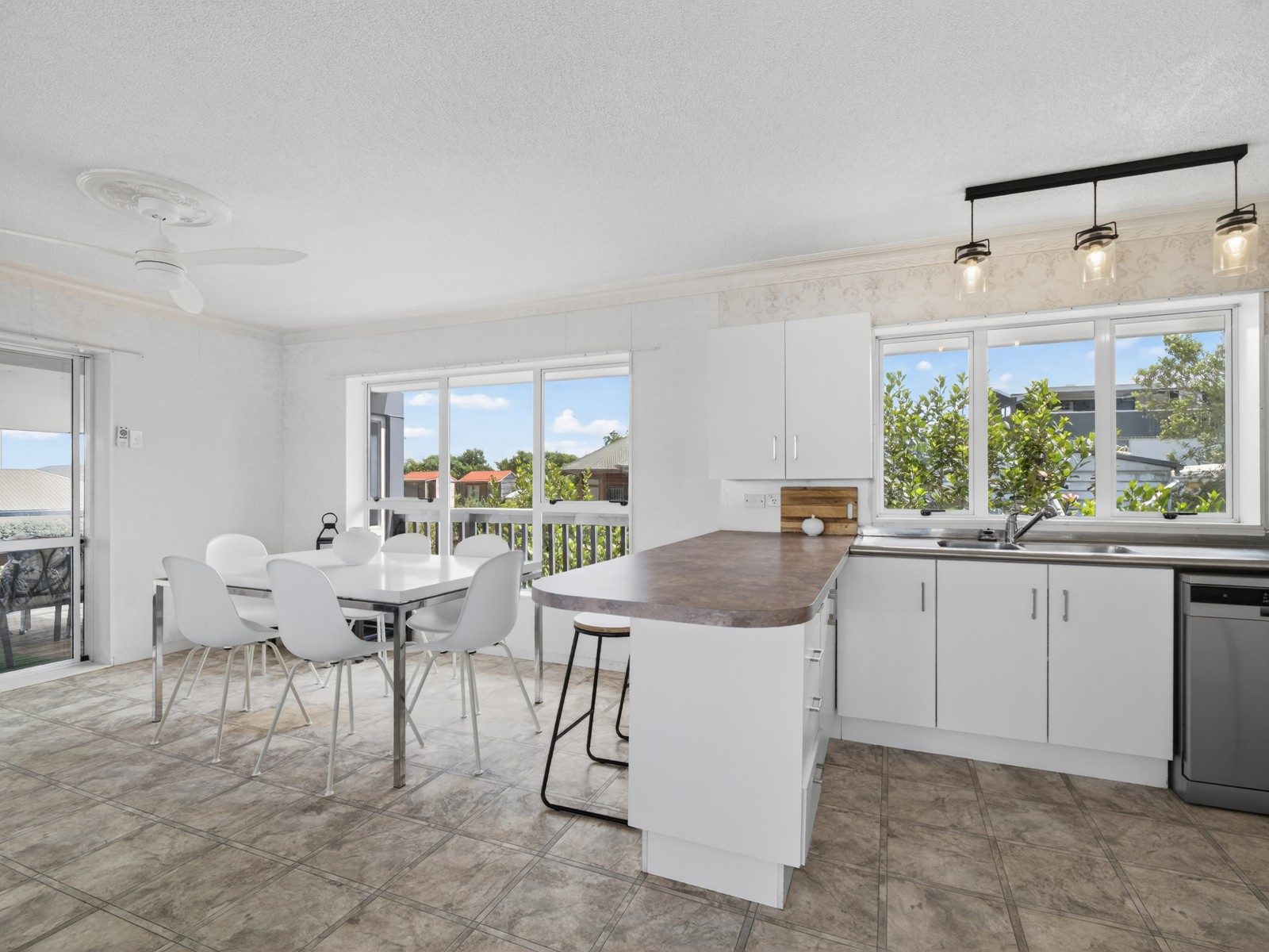 Coastal Living with Dual-Level Flexibility — slide 7