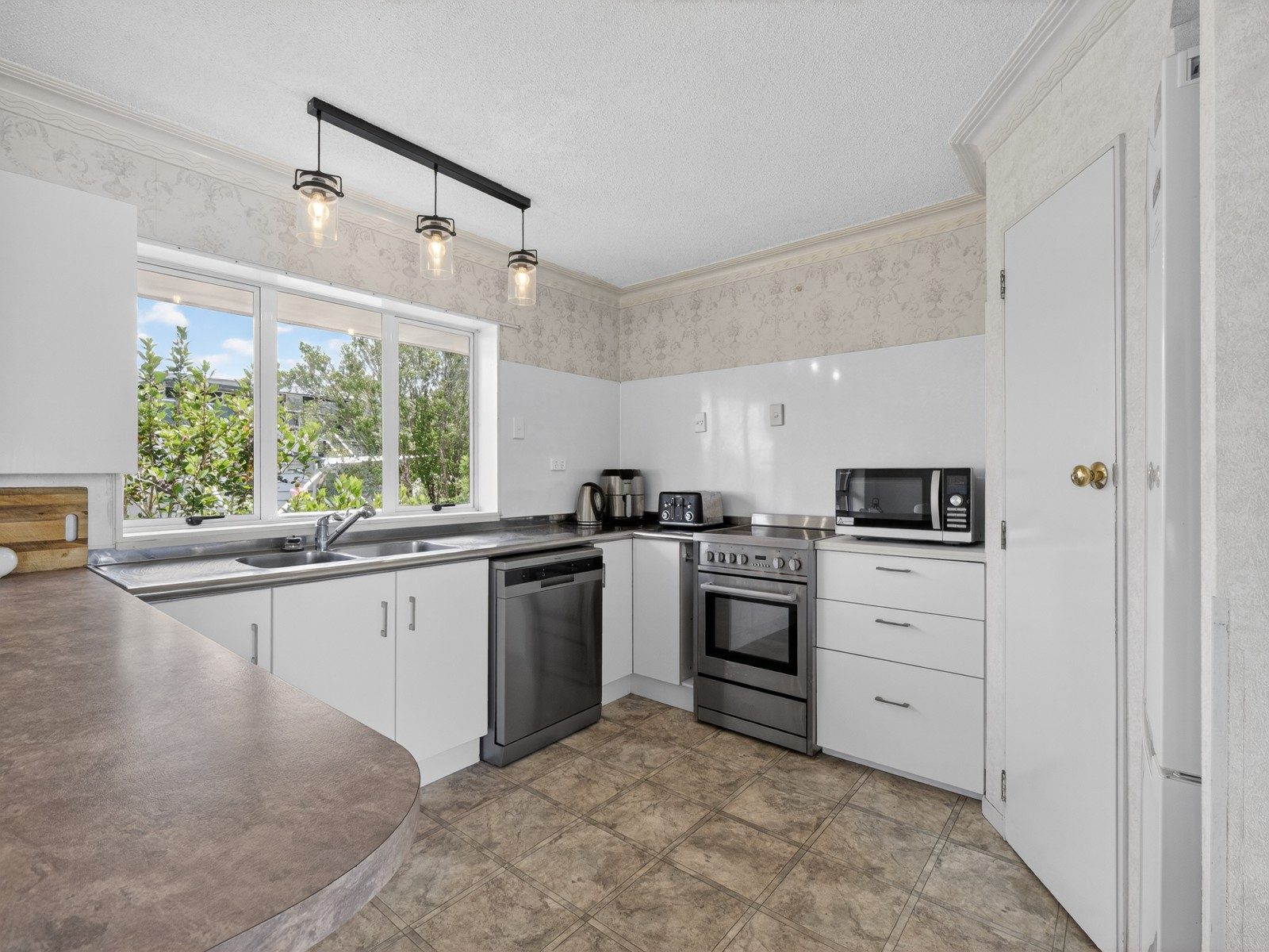 Coastal Living with Dual-Level Flexibility — slide 8