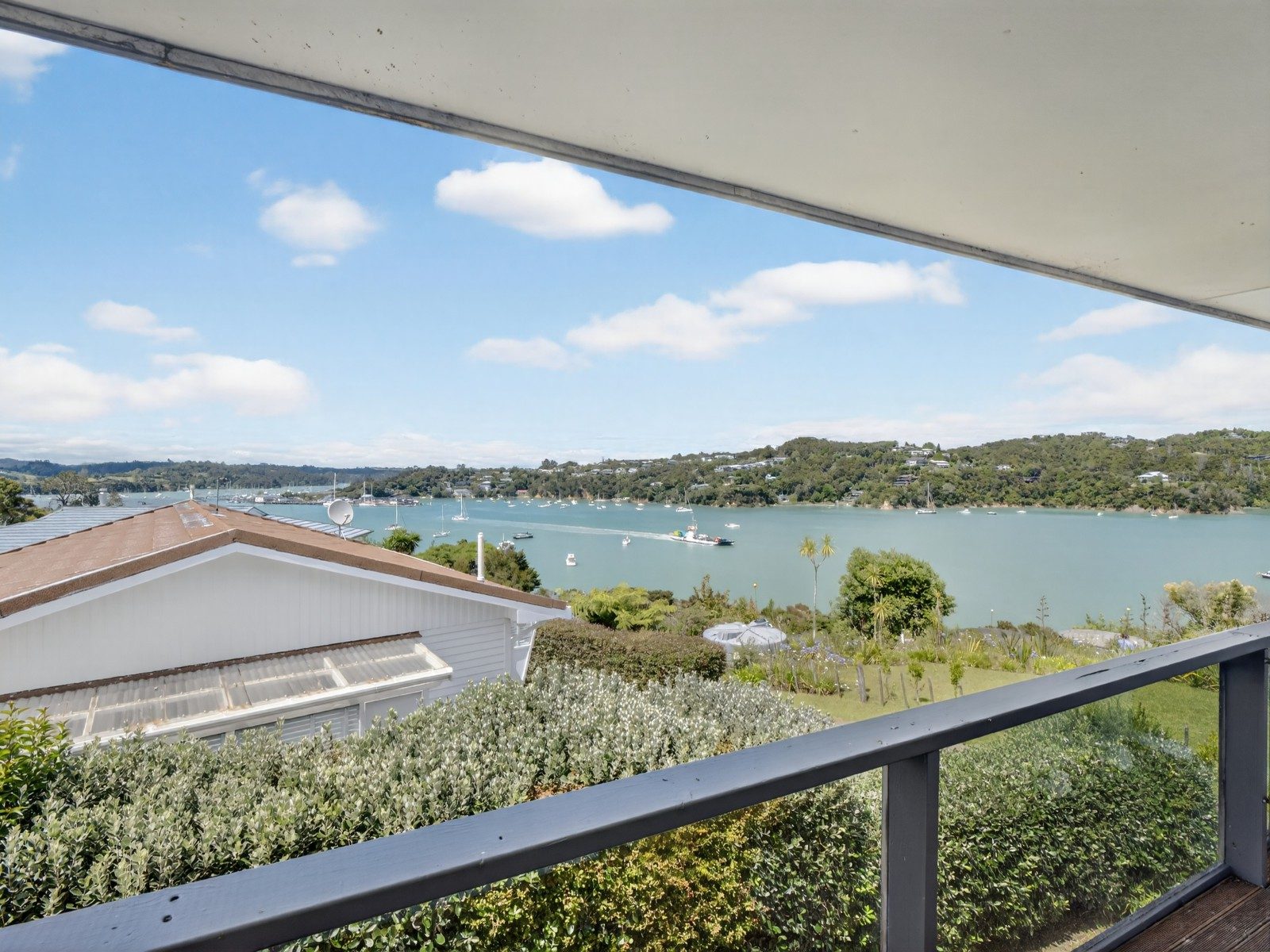 Coastal Living with Dual-Level Flexibility — slide 9