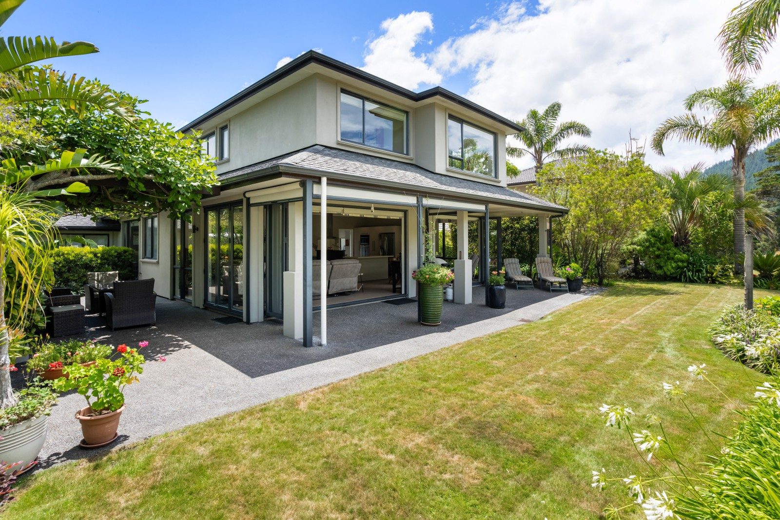 Substantial home! Stunning views! — slide 1