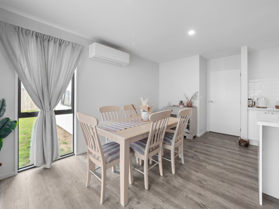 Bring Us Your Offers! 186 m2 Floor Area (Approx) — slide 11