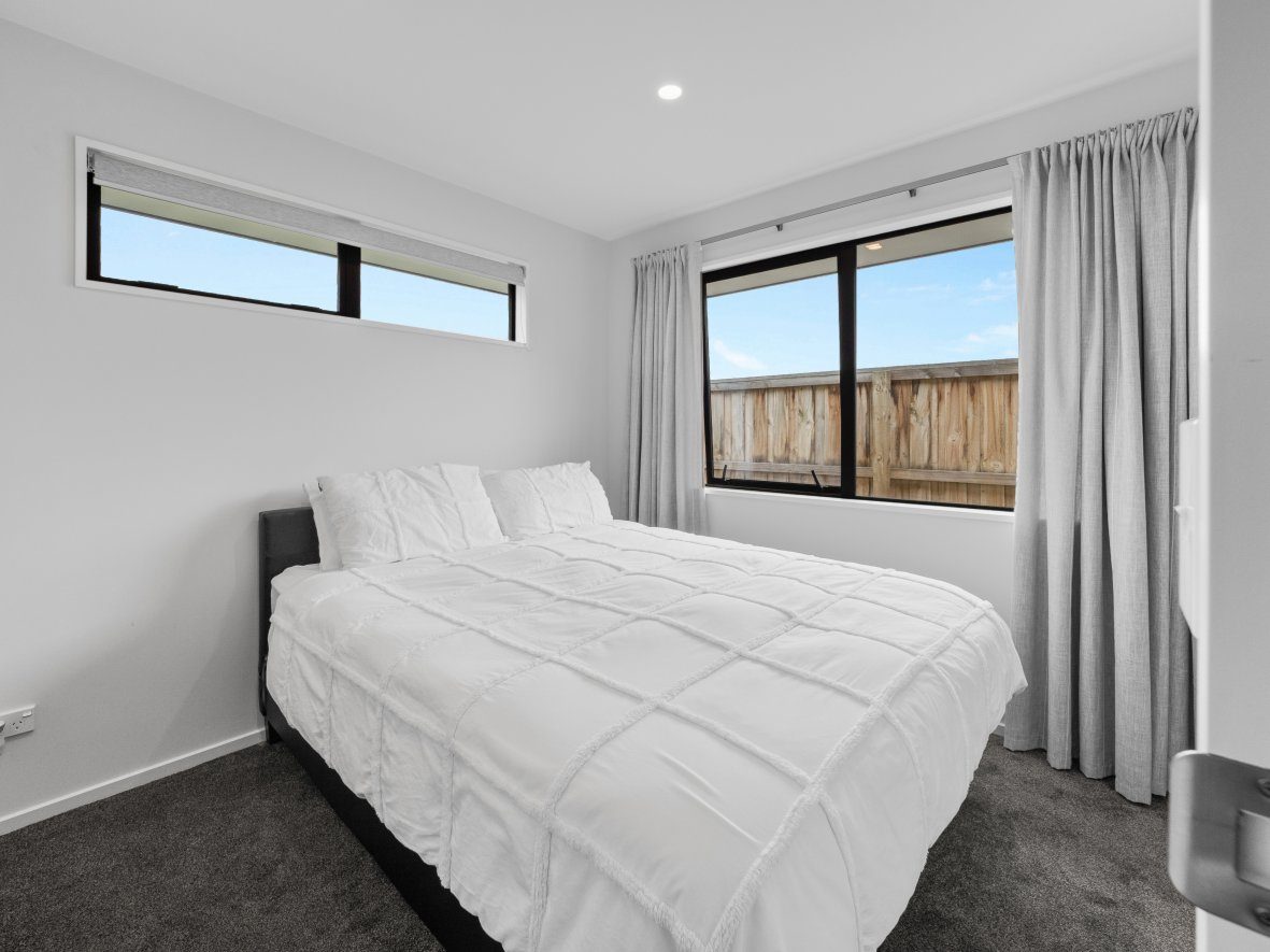 Bring Us Your Offers! 186 m2 Floor Area (Approx) — slide 18
