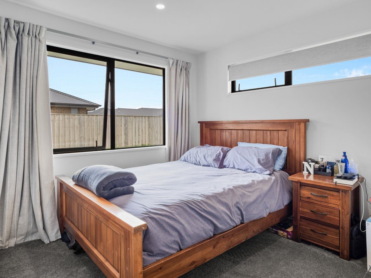 Bring Us Your Offers! 186 m2 Floor Area (Approx) — slide 19