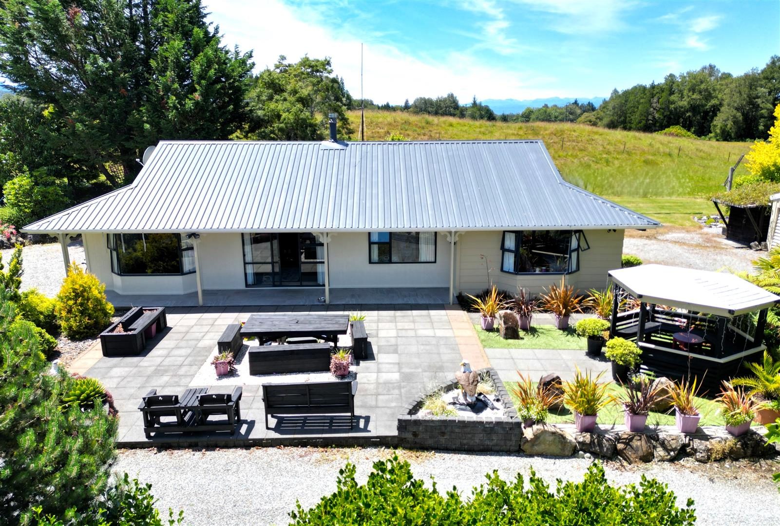 SUPERB RURAL LIVING — slide 1