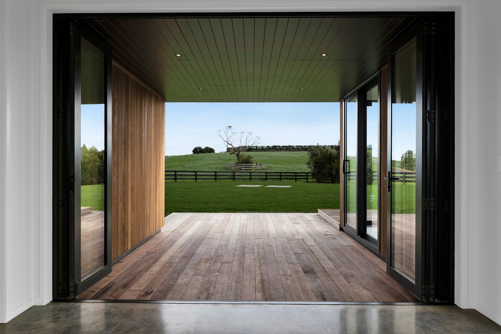 Masterpiece of Modern Luxury — slide 23