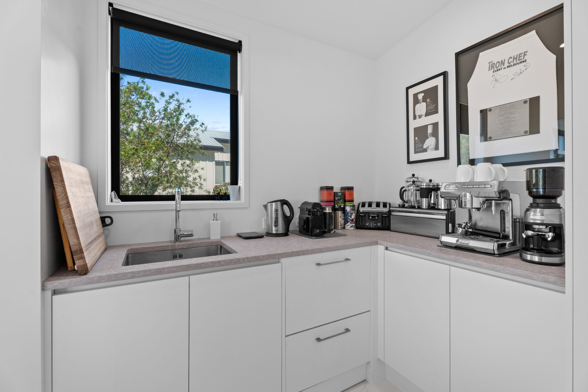 Elevated Luxury with Panoramic Northern Vistas — slide 14