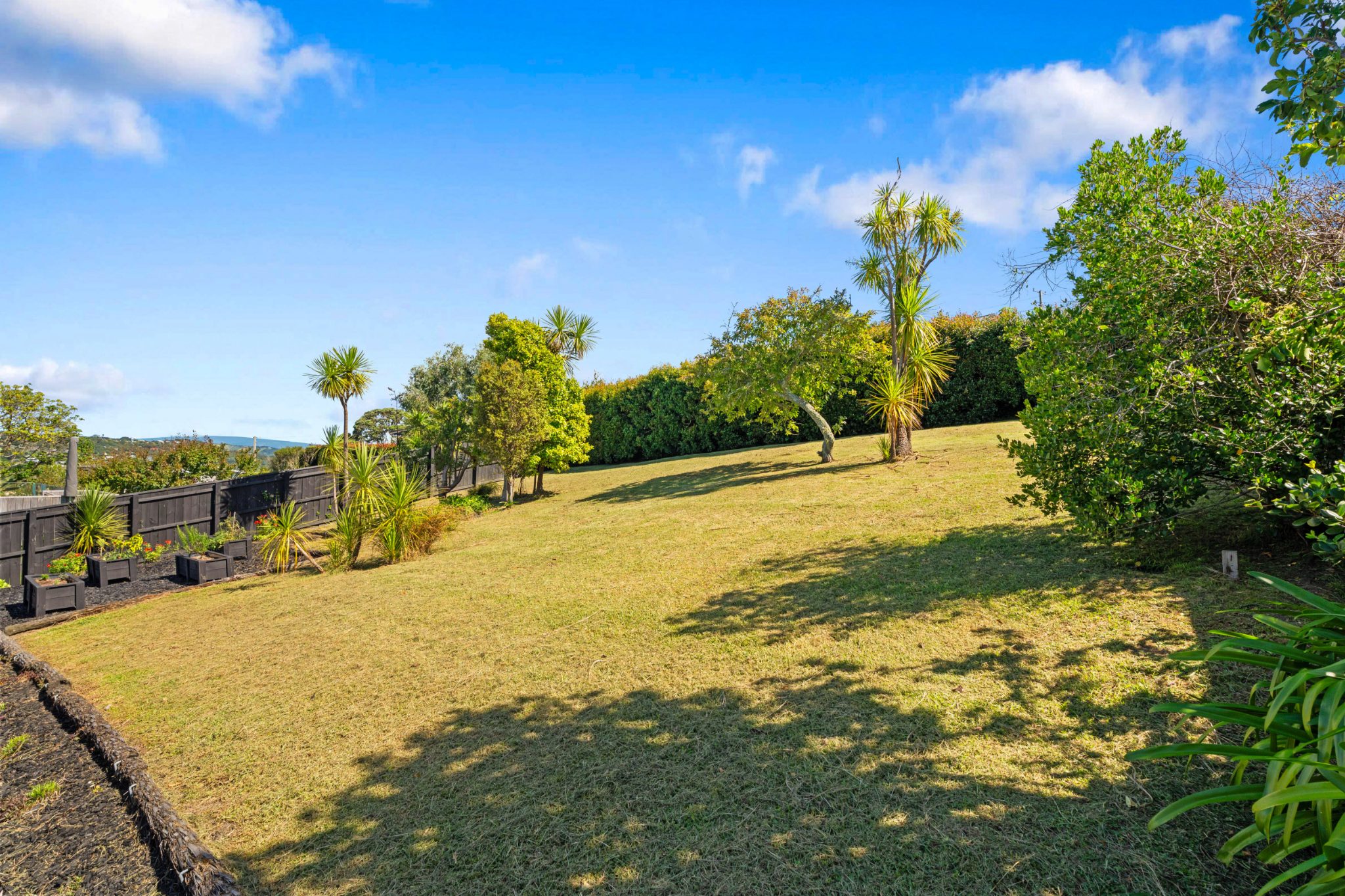Elevated Luxury with Panoramic Northern Vistas — slide 42