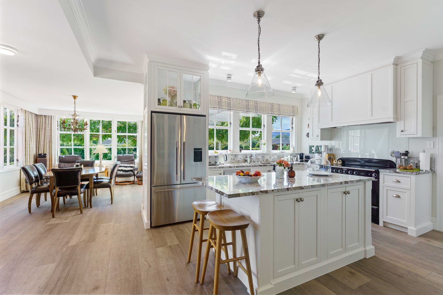 Roseneath | Landmark Boutique Retreat — slide 2