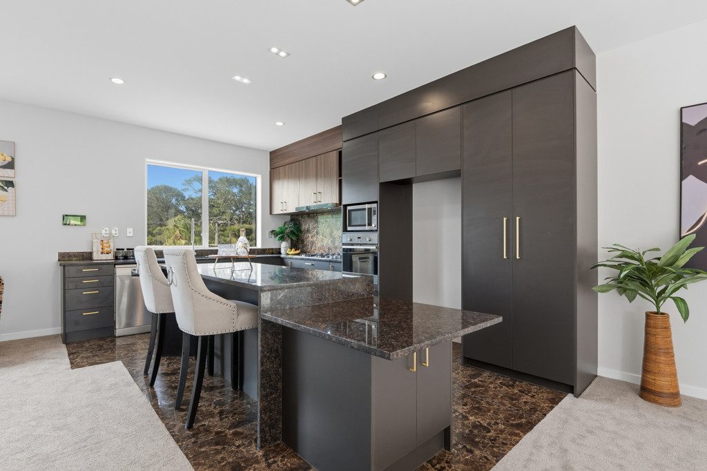 Modern Home in the Heart of Greenhithe — slide 2