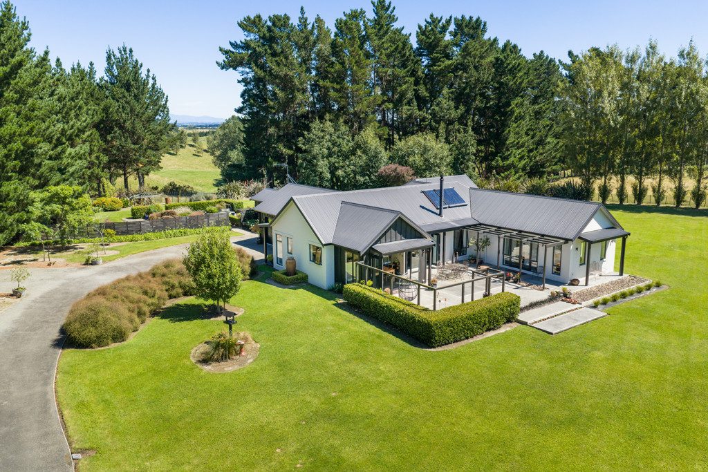 "THE FLAXES" - YOUR SECLUDED LIFESTYLE RETREAT — slide 2