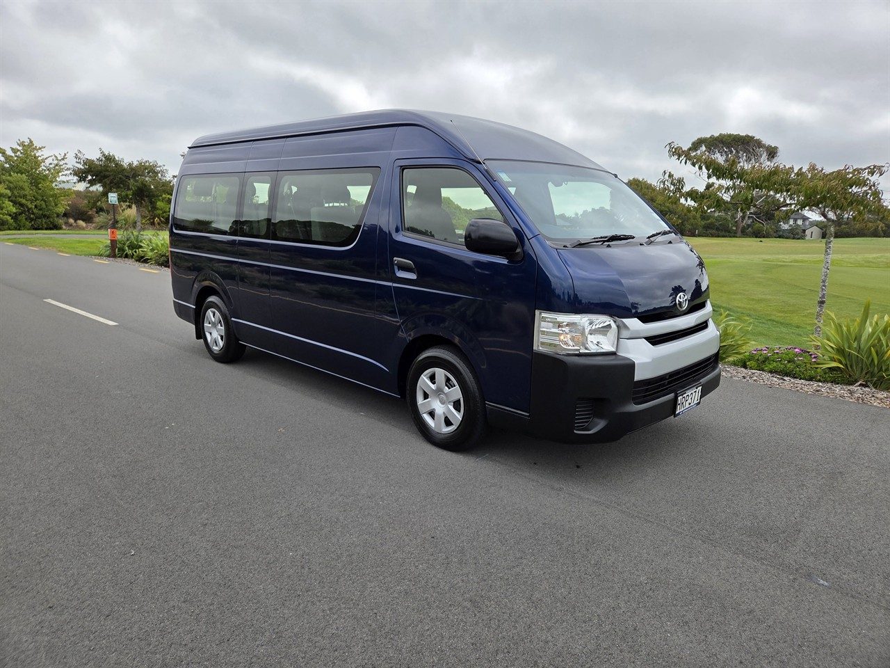 2014 Toyota Hiace 12 Seat 3.0TD Minibus ZX | Trade Me Motors