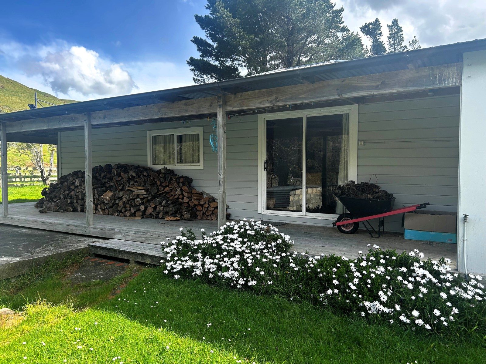 Live and farm close to Akitio beach! — slide 2