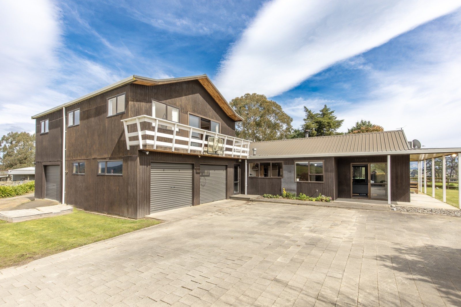 Spacious home with views & optional extra land — slide 1