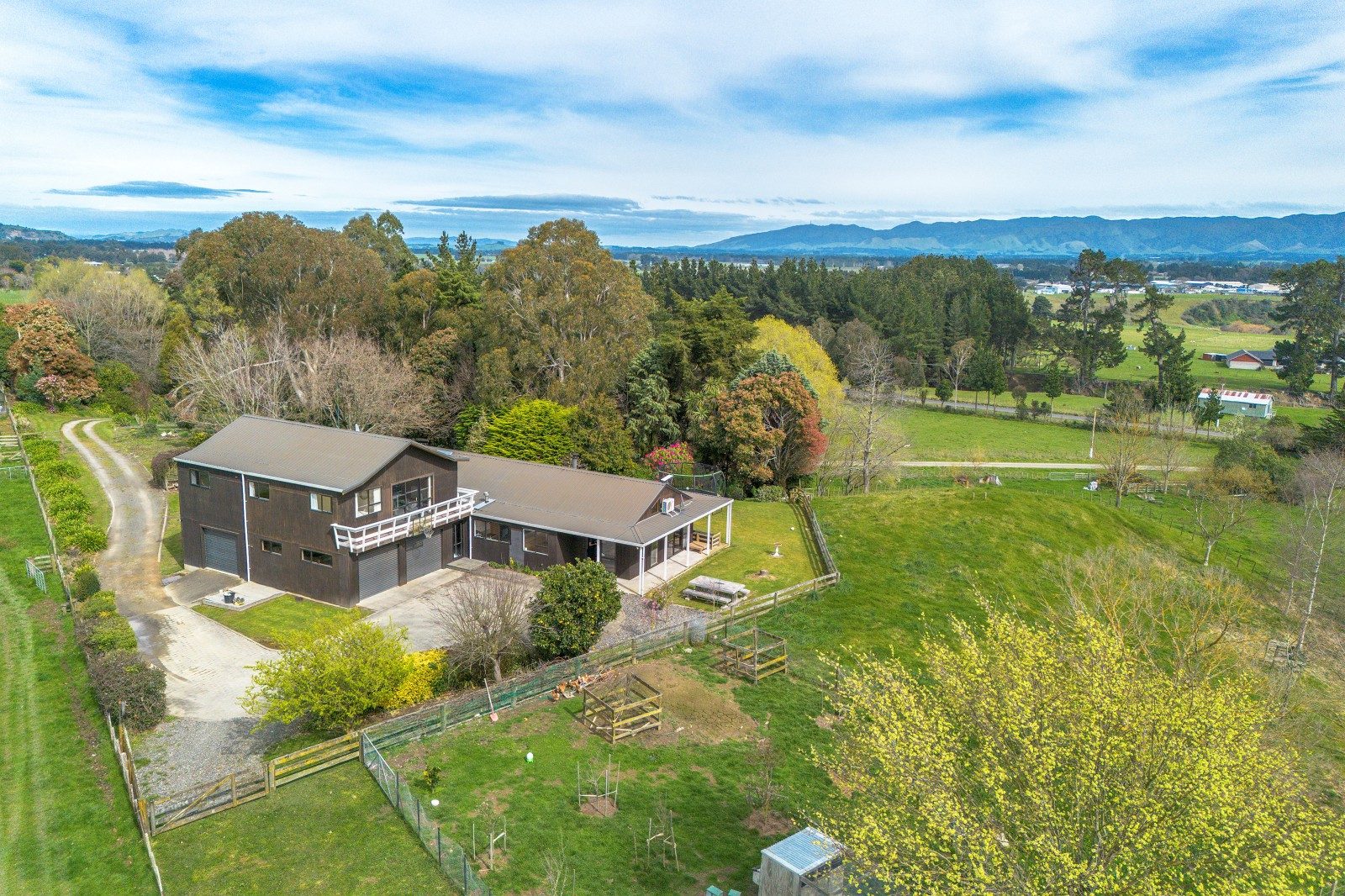 Spacious home with views & optional extra land — slide 42