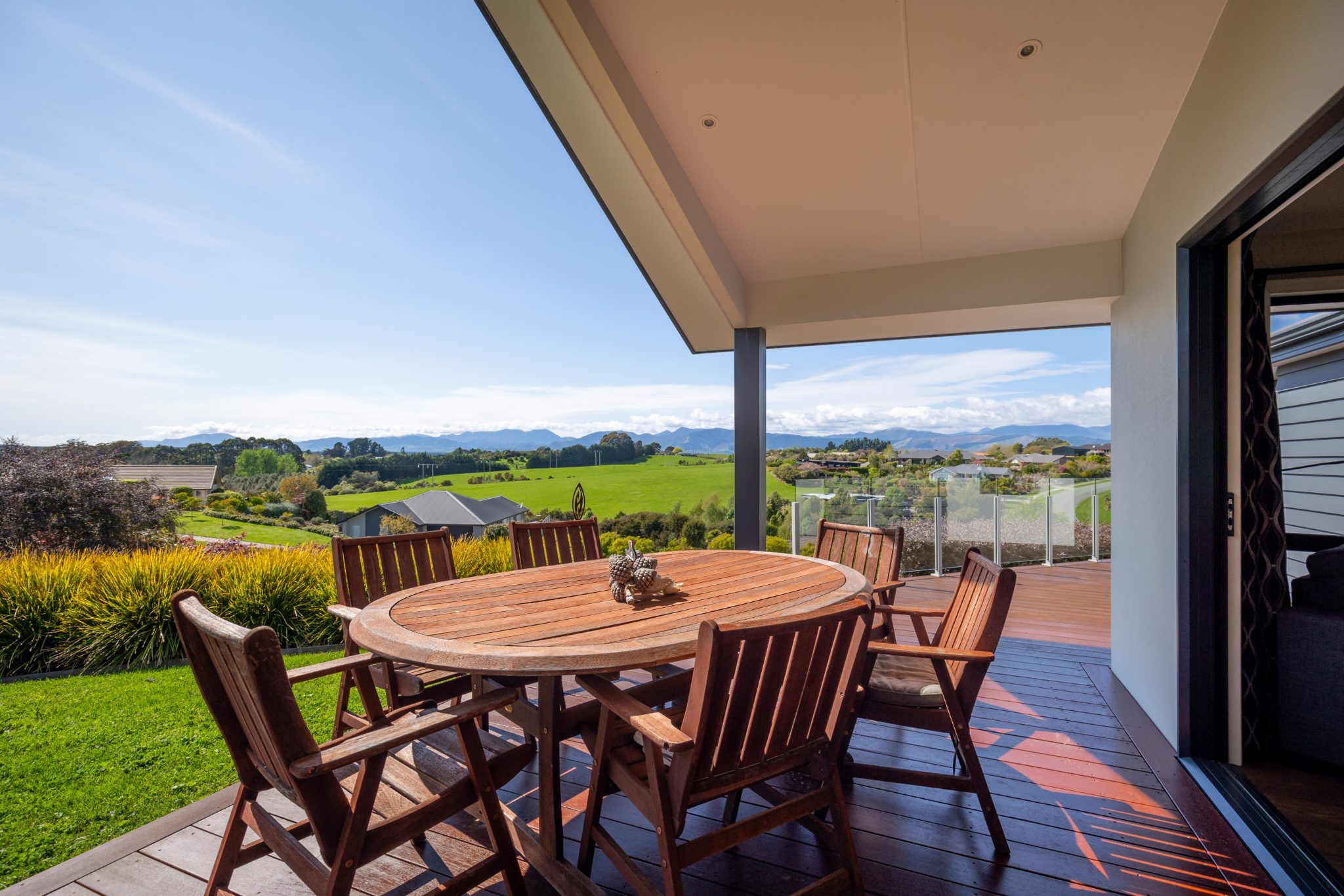 $200,000 below RV | Triple garaging & Views! — slide 2