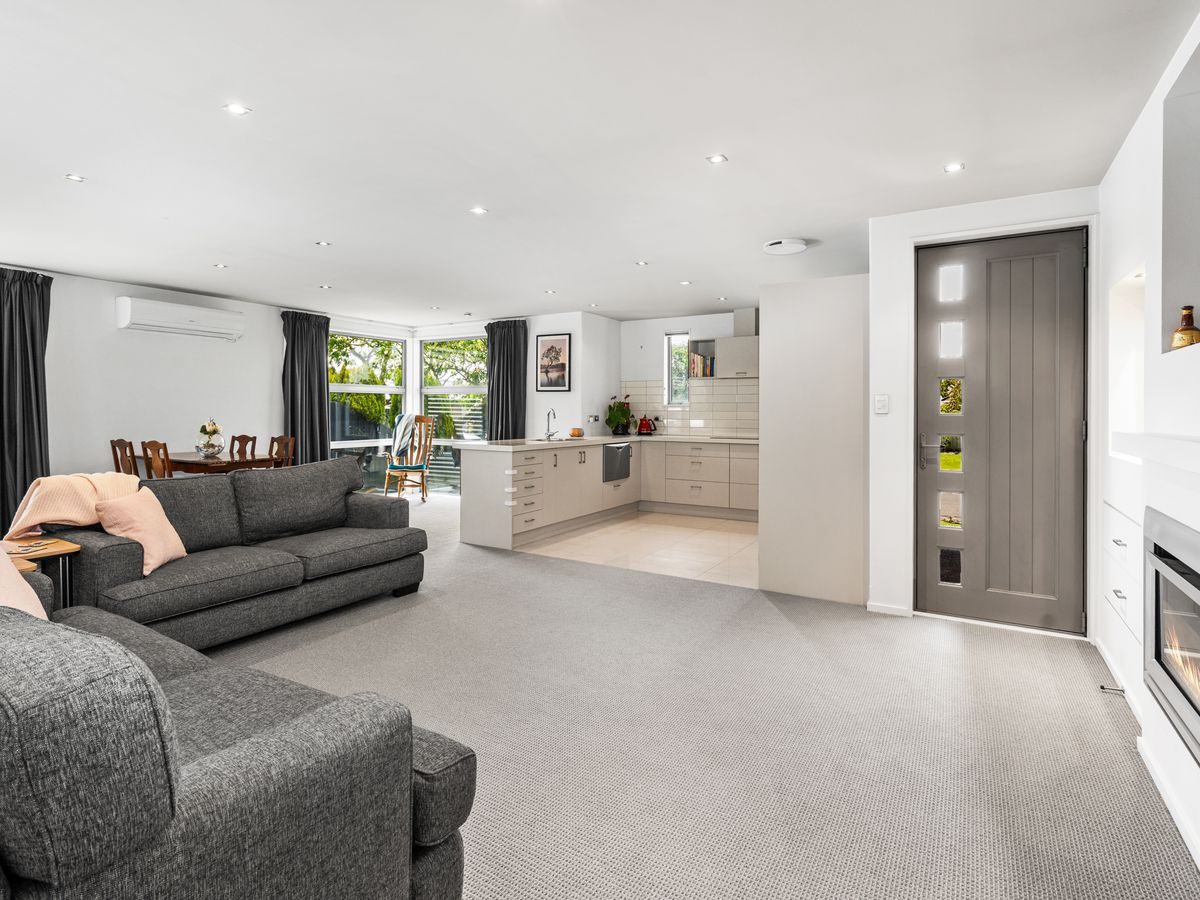 Big Living, Rare Find! — slide 4