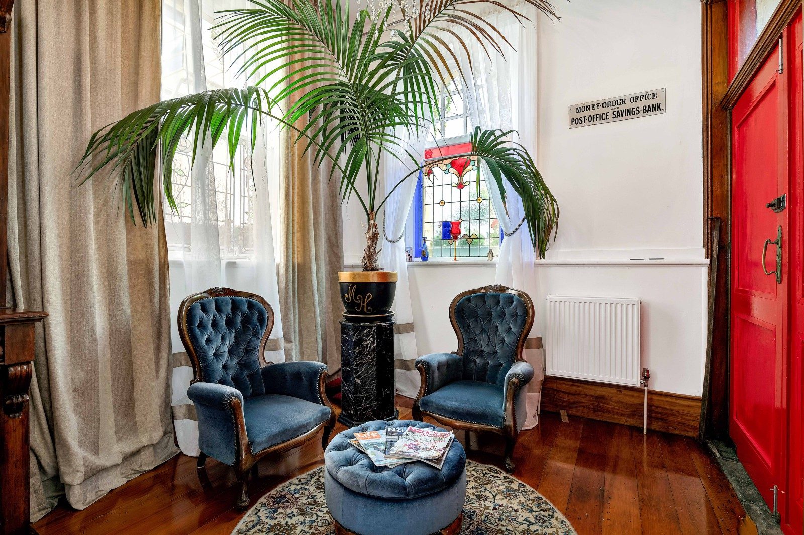 Walk Into 2 Splendid Luxury Apartments — slide 2
