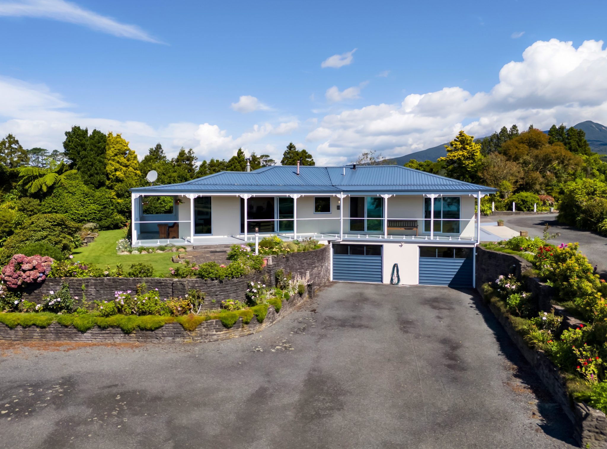 Panoramic Views, Privacy & Position — slide 2