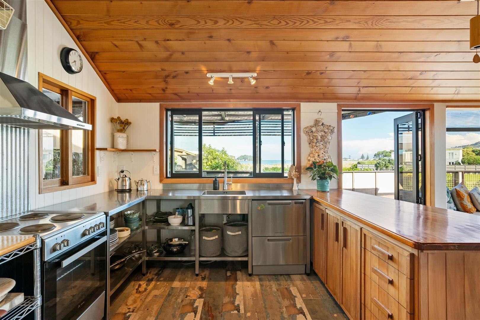 Epic Beach, Surf and Ocean Views — slide 18