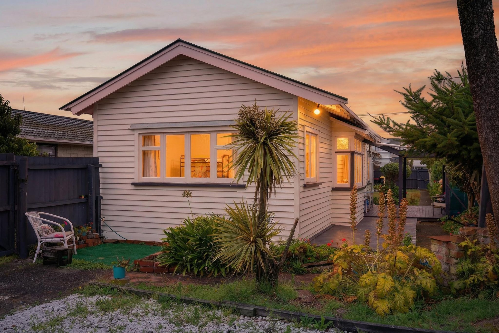 Charming Coastal Cottage! — slide 1