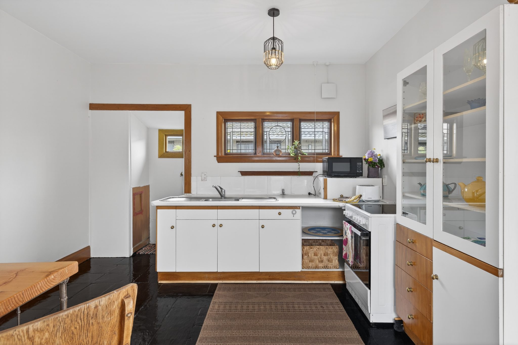 Charming Coastal Cottage! — slide 5
