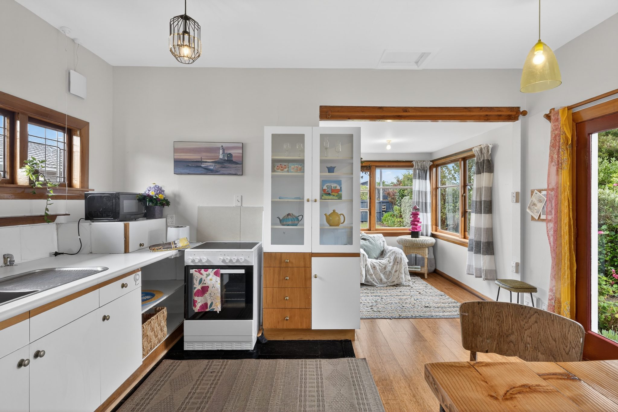 Charming Coastal Cottage! — slide 6