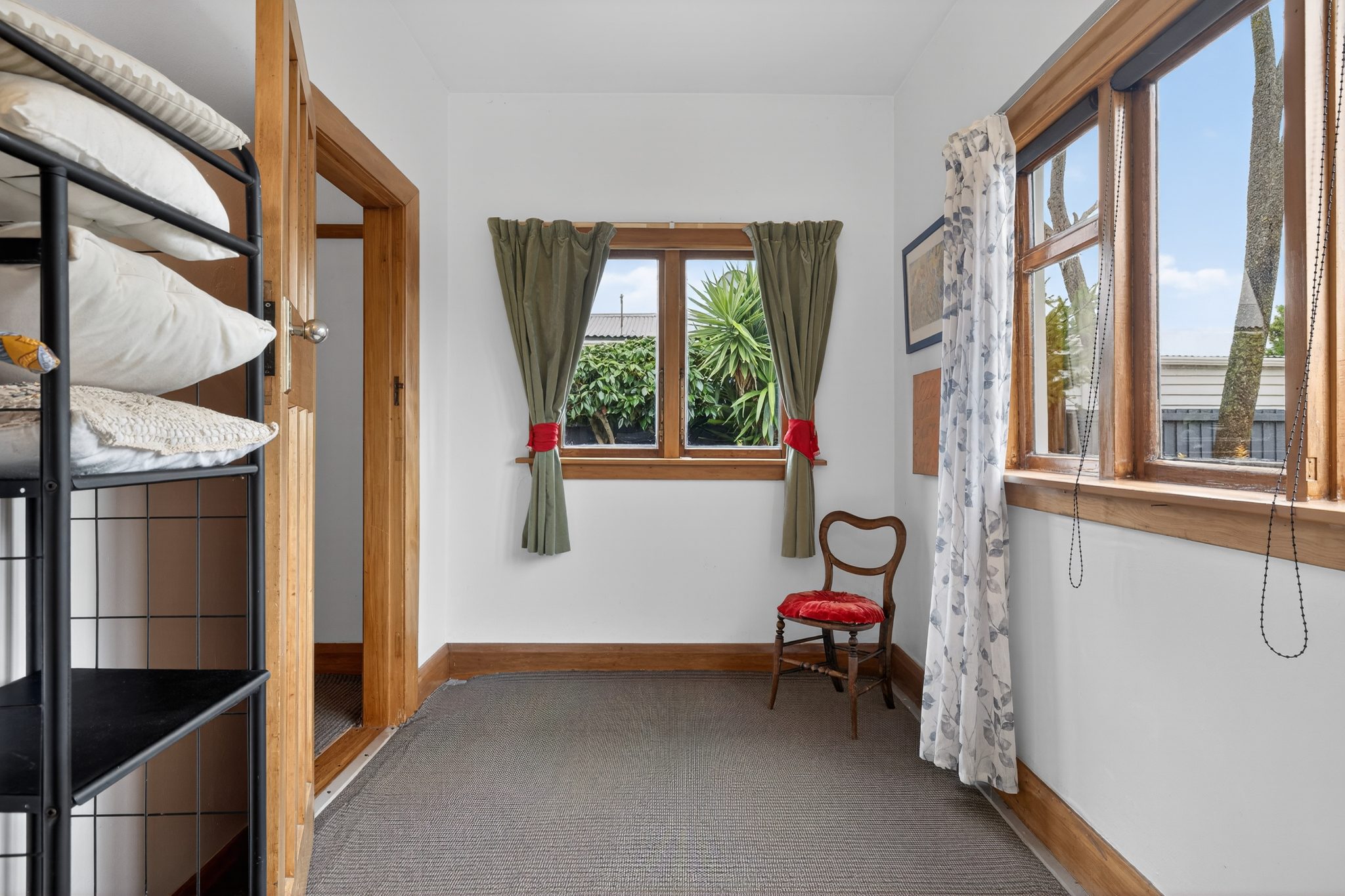 Charming Coastal Cottage! — slide 15