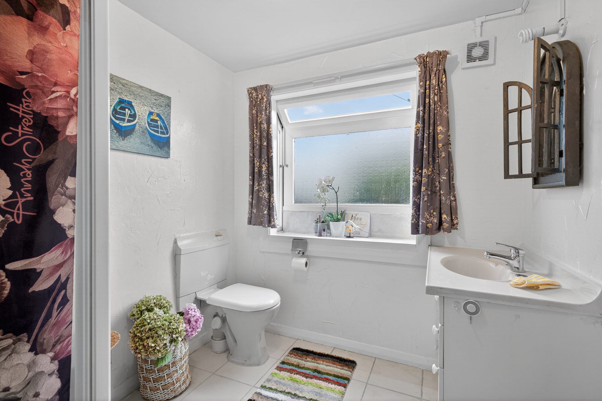 Charming Coastal Cottage! — slide 16