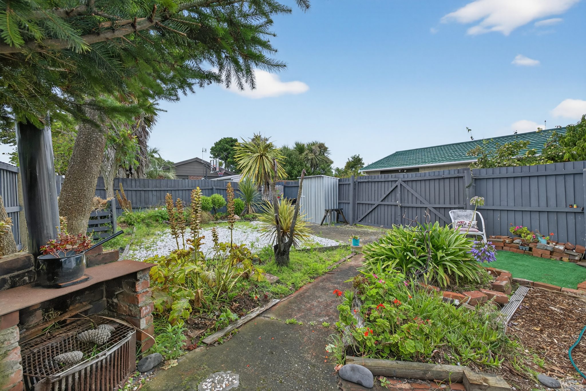Charming Coastal Cottage! — slide 19