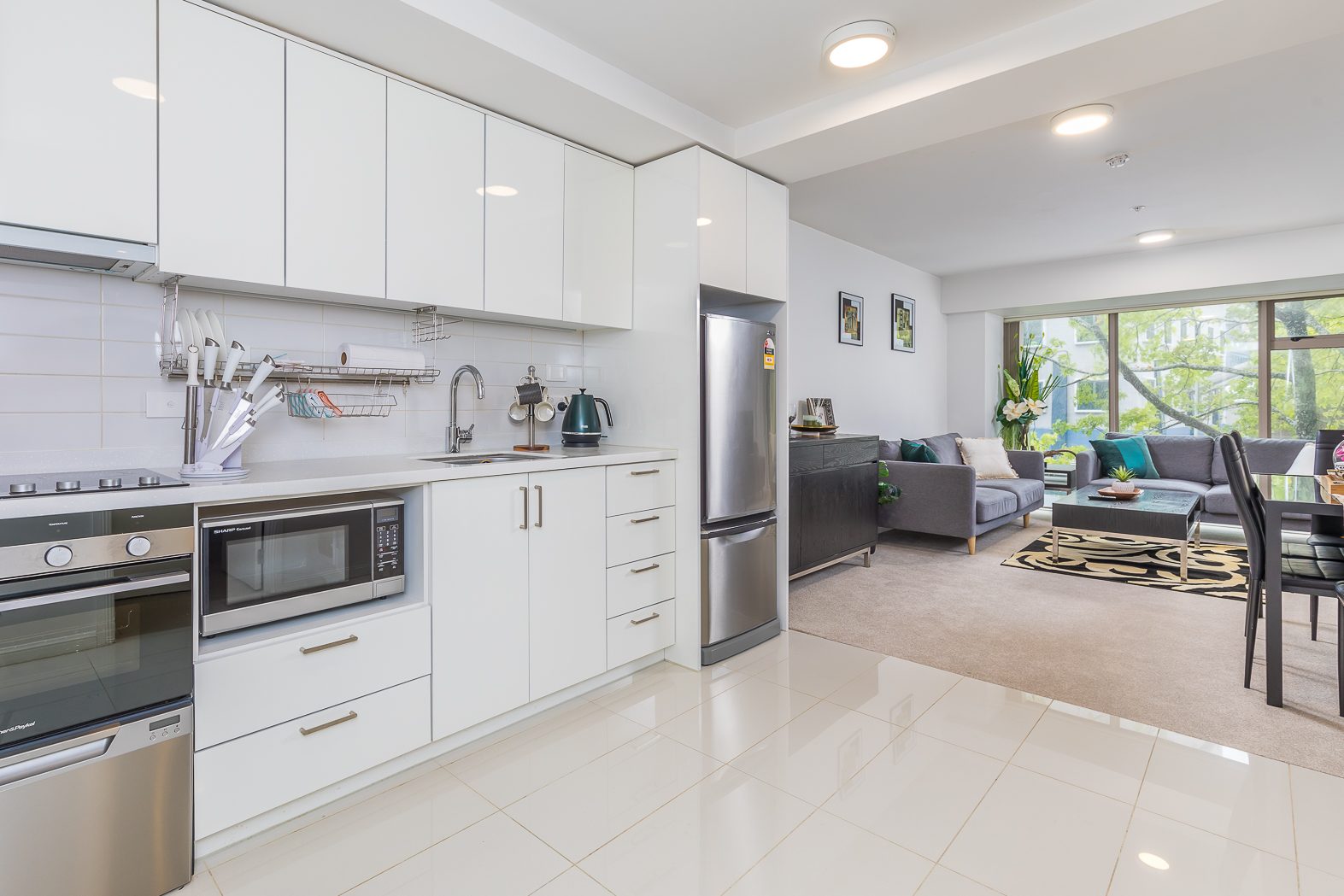 Spacious 2-Bed, 2-Bath Gem Close to Sky Tower — slide 2