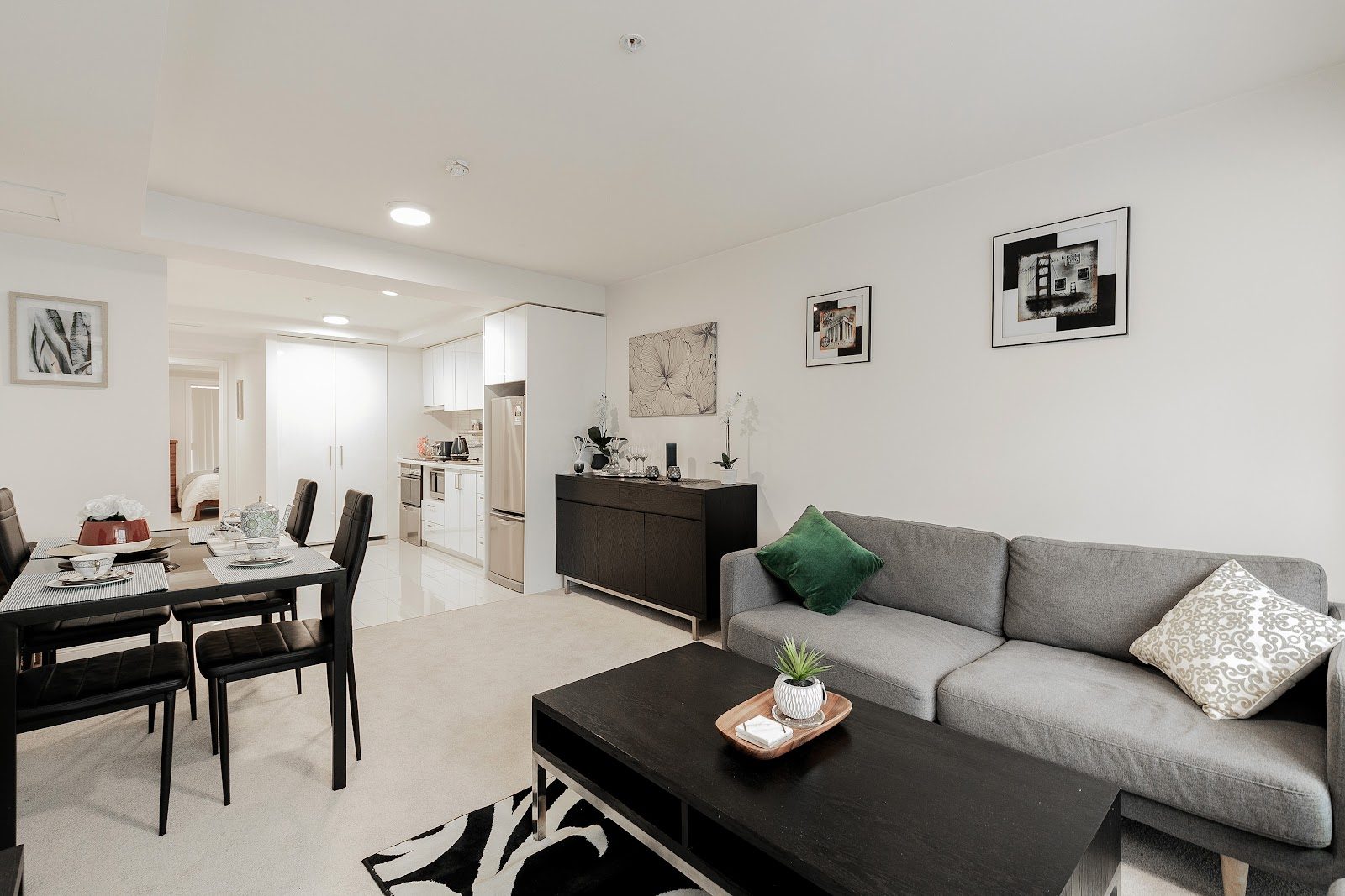 Spacious 2-Bed, 2-Bath Gem Close to Sky Tower — slide 3