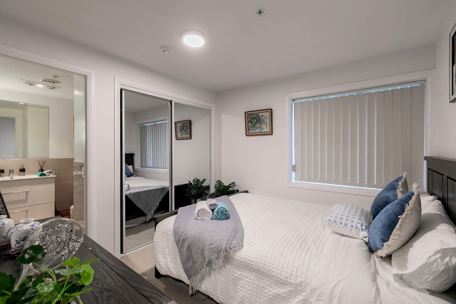 Spacious 2-Bed, 2-Bath Gem Close to Sky Tower — slide 5