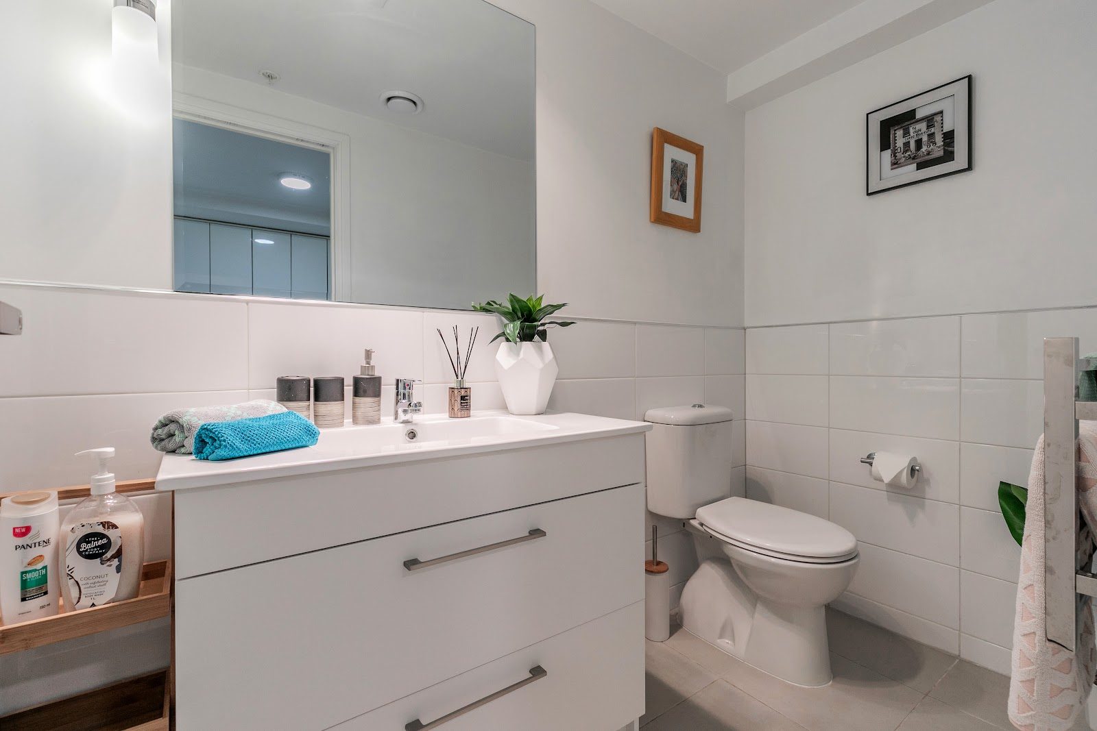 Spacious 2-Bed, 2-Bath Gem Close to Sky Tower — slide 10