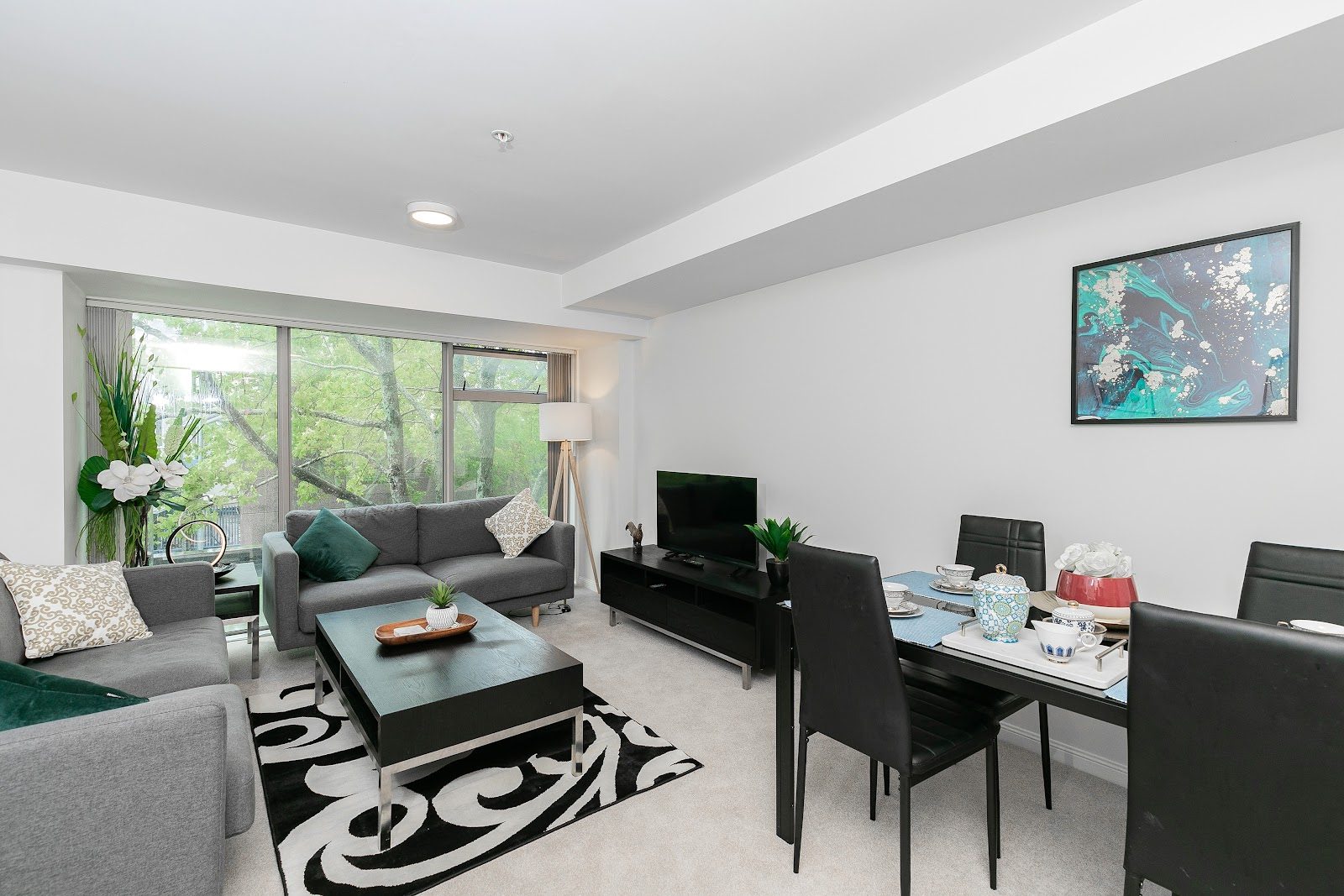 Spacious 2-Bed, 2-Bath Gem Close to Sky Tower — slide 11