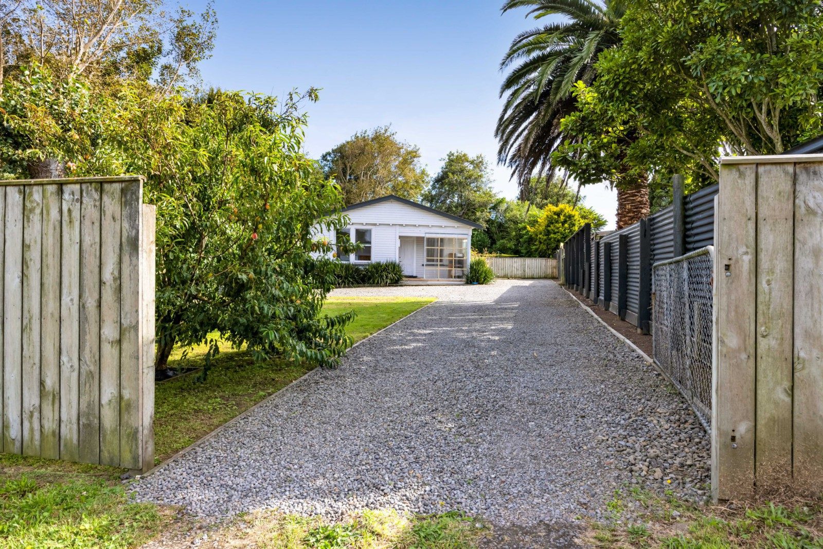 Great location with room to move — slide 1