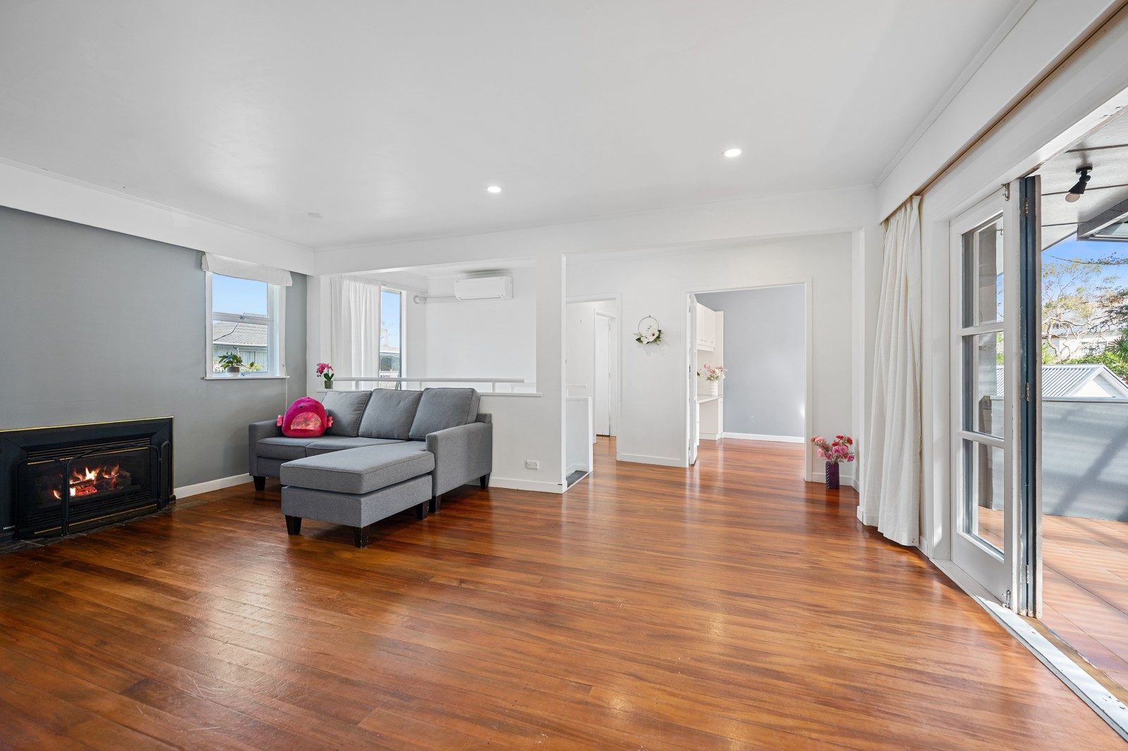 Coastal home and income on 1100 sqm Olde Torbay — slide 2