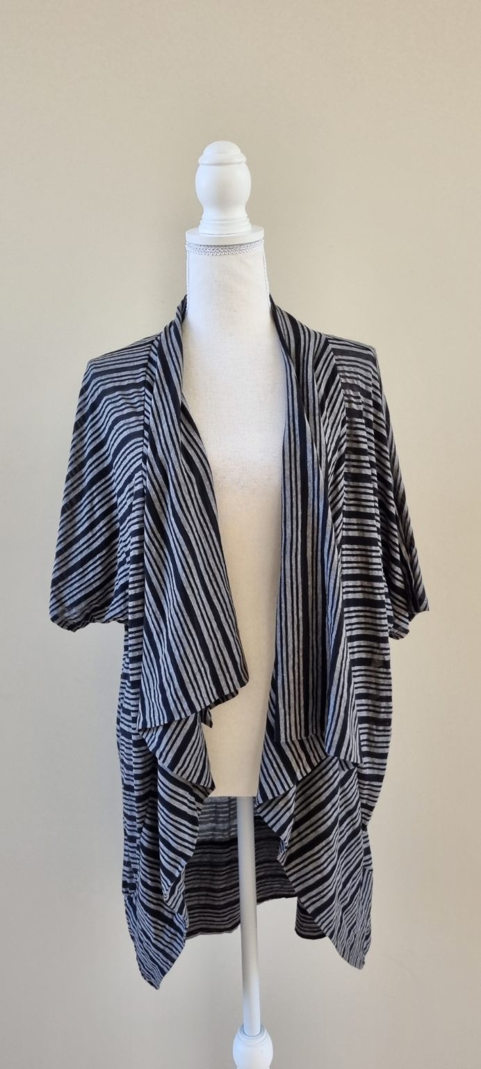 Virtu Cardigan Size XS / 14