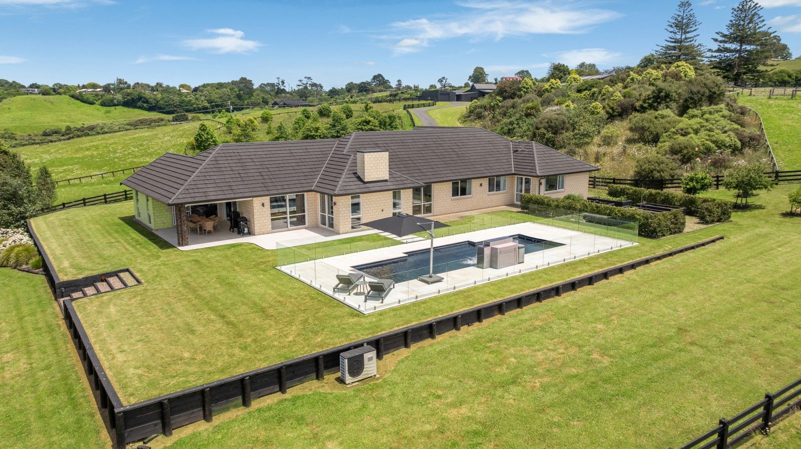 Luxury, privacy and equestrian excellence — slide 2