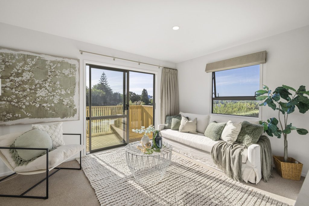 Freehold, views + double glazing — slide 2