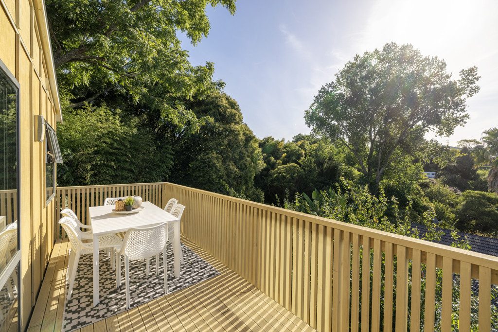 Freehold, views + double glazing — slide 6