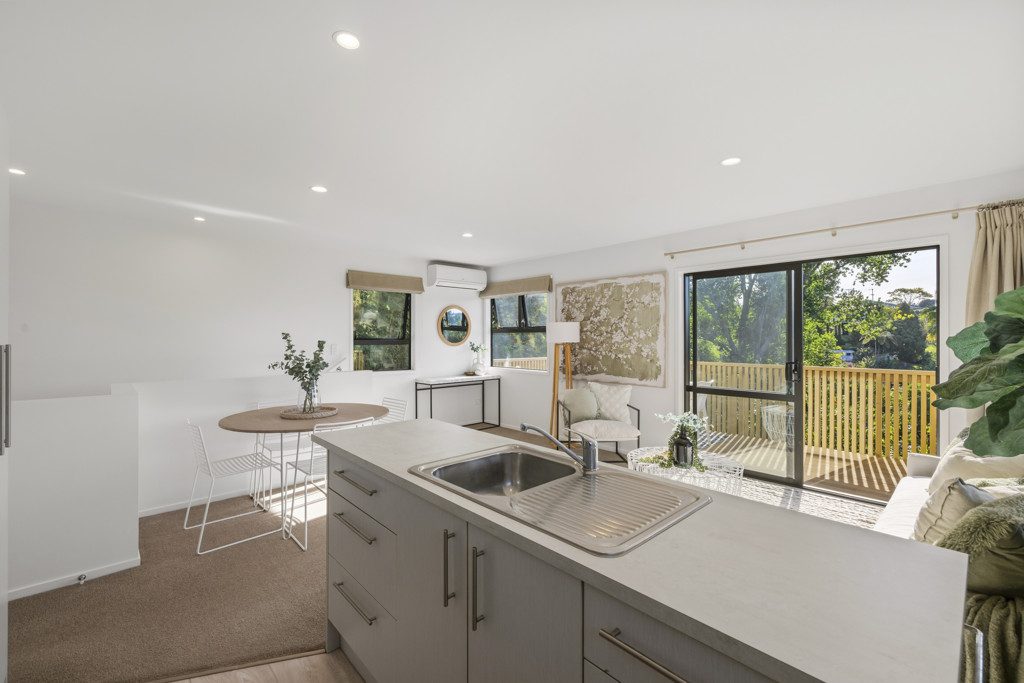 Freehold, views + double glazing — slide 7