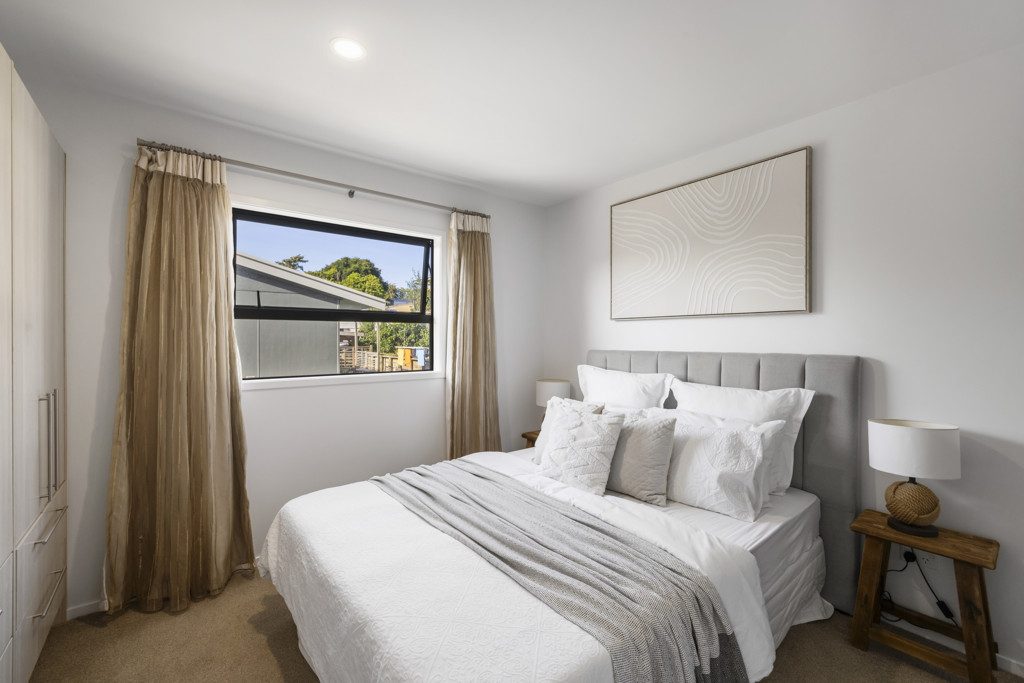 Freehold, views + double glazing — slide 9