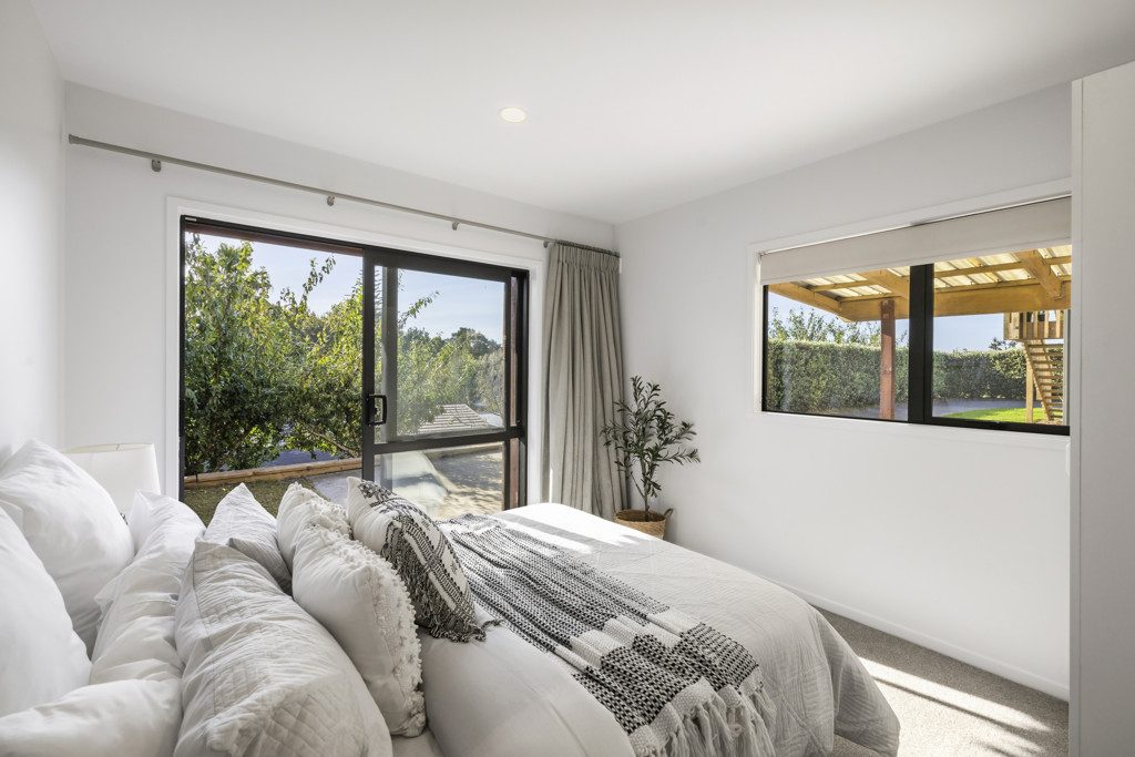 Freehold, views + double glazing — slide 10