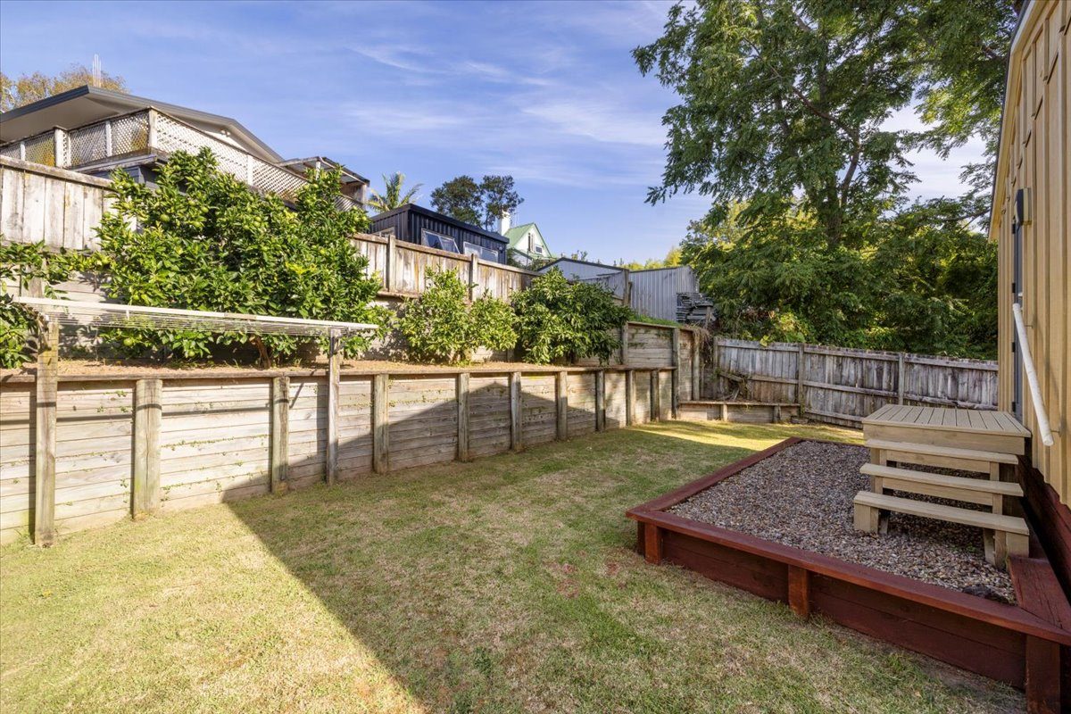 Freehold, views + double glazing — slide 14