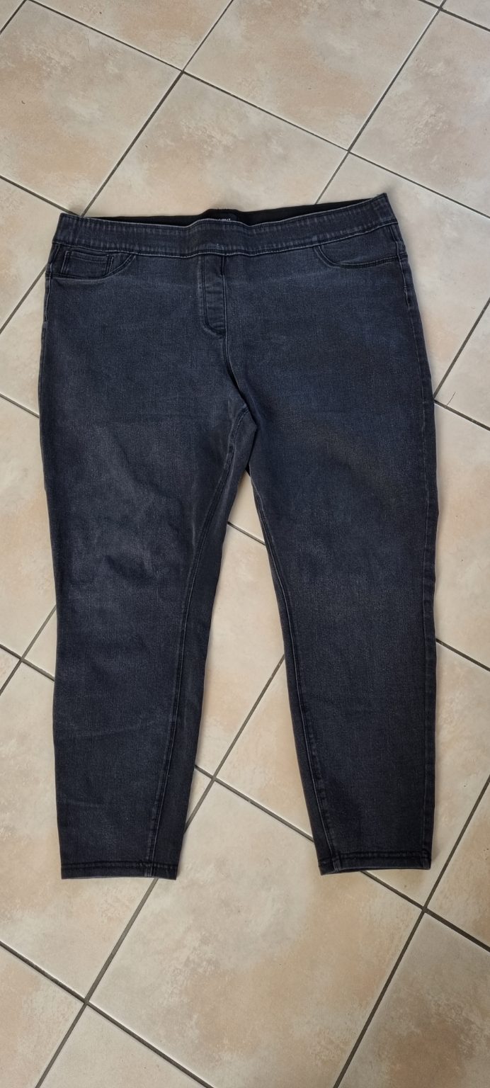 Sara Jeans size 20