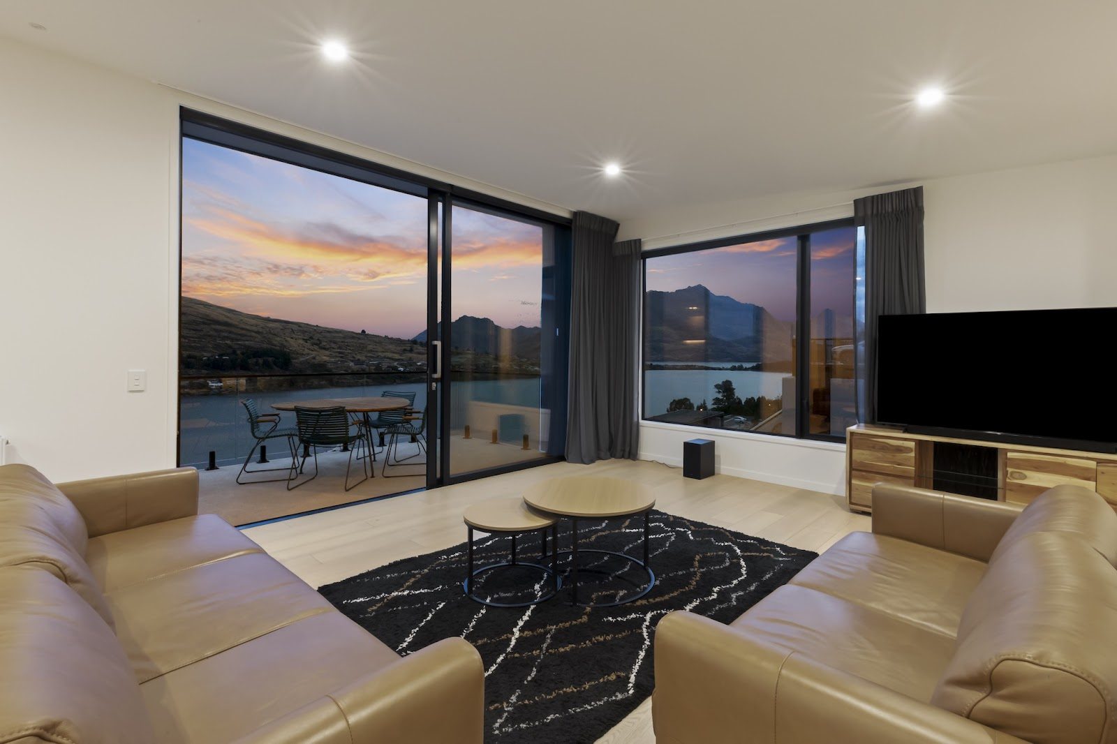 A Refined Alpine Retreat — slide 2